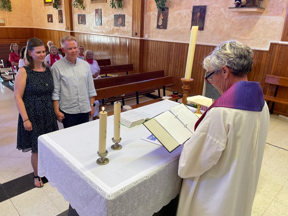 Segnung der Eheleute Mehlert im Gottesdienst am 05.05.24 in Playa Blanca mit anschließendem Sektempfang 1